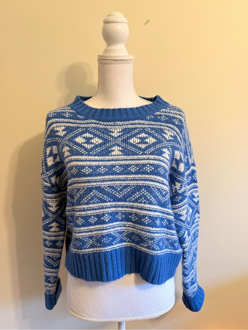 American Eagle Holiday Sweater